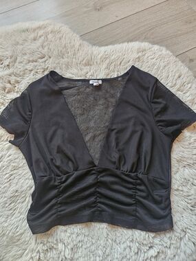 Garage – Haut court en maille noire froncée (Mesh Ruched Crop Top) – Style Y2K